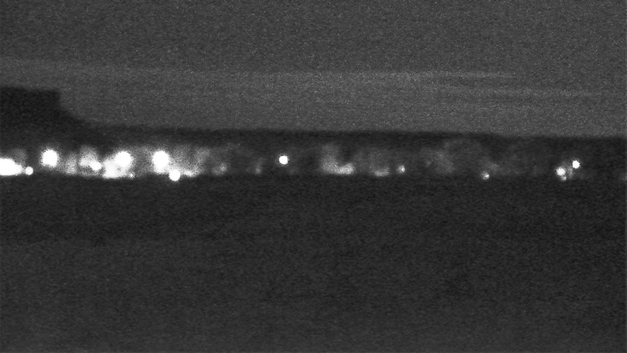 MT-200 & Winnett traffic camera, view south, Winnett